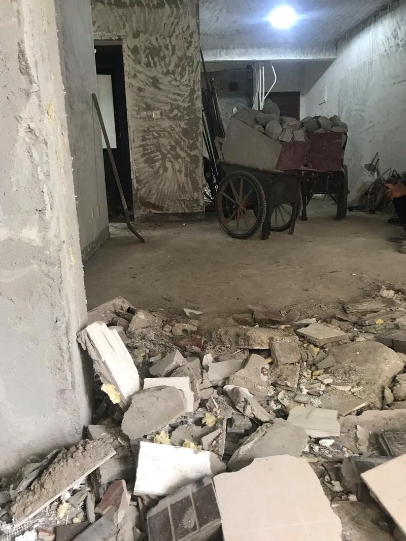 蘇州專業(yè)拆墻砸墻與建筑垃圾清運服務 一站式室內外裝修拆除解決方案